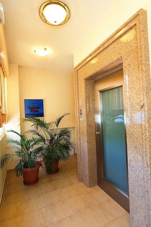 Imagen de los interiores del Hotel Ilia Mare. Foto 16