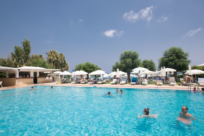 Imagen de la piscina del Hotel Iliada Beach, Famagusta. Foto 14