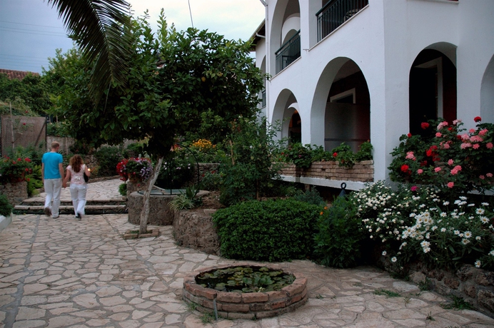 Imagen de los exteriores del Hotel Iliada Beach, Gouvia. Foto 9