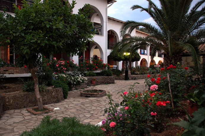 Imagen de los exteriores del Hotel Iliada Beach, Gouvia. Foto 11