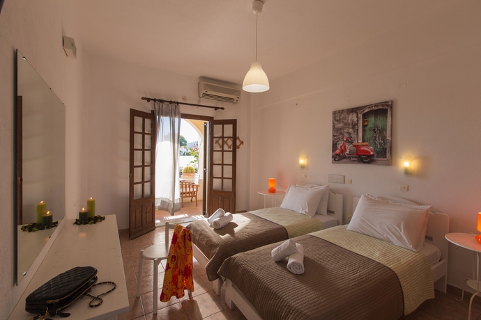 Imagen de la habitación del Hotel Iliada Odysseas Resort. Foto 5