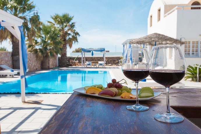 Imagen de la piscina del Hotel Iliada Odysseas Resort. Foto 15