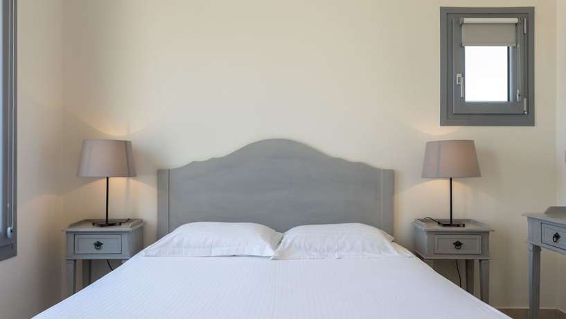 Imagen de la habitación del Hotel Iliada Villas. Foto 7