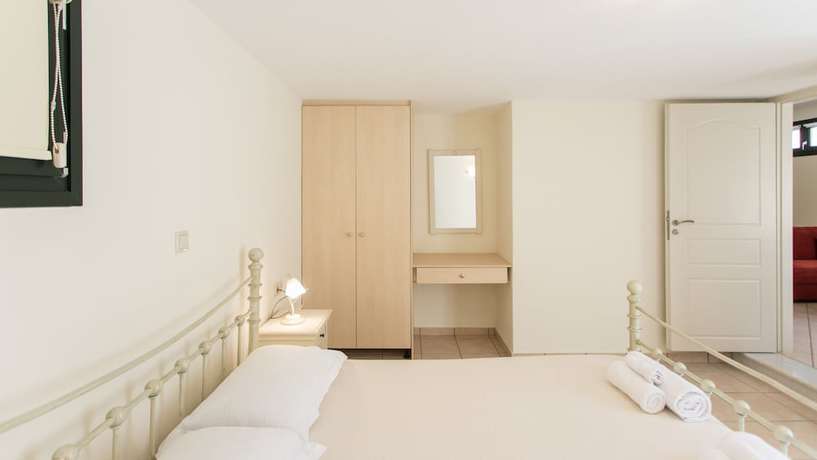 Imagen de la habitación del Hotel Iliada Villas. Foto 8
