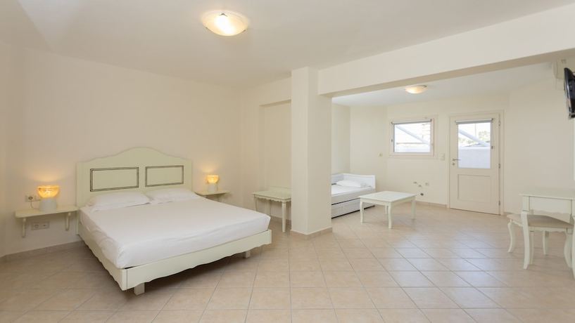 Imagen de la habitación del Hotel Iliada Villas. Foto 10