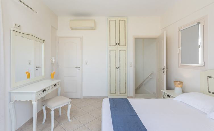 Imagen de la habitación del Hotel Iliada Villas. Foto 13