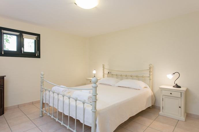 Imagen de la habitación del Hotel Iliada Villas. Foto 17