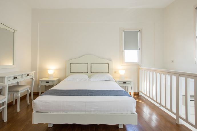 Imagen de la habitación del Hotel Iliada Villas. Foto 18