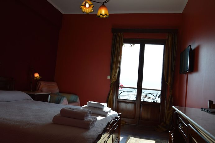 Imagen de la habitación del Hotel Ilion. Foto 6
