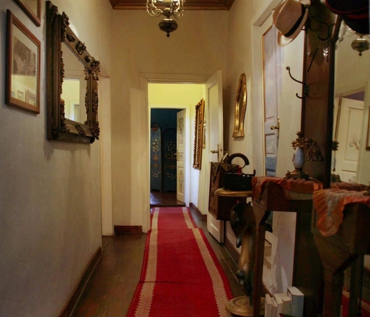 Imagen de los interiores del Hotel Ilion Suites. Foto 11