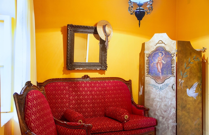 Imagen de los interiores del Hotel Ilion Suites. Foto 12