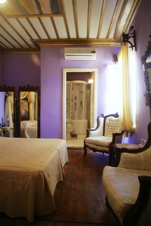 Imagen de la habitación del Hotel Ilion Suites. Foto 4