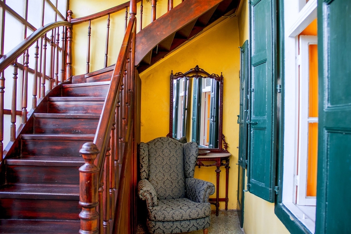 Imagen de los interiores del Hotel Ilion Suites. Foto 13