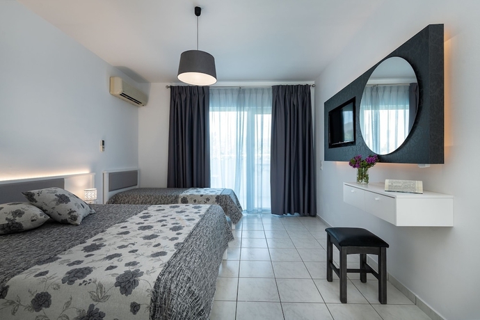 Imagen de los exteriores del Hotel Ilios K Village Resort. Foto 13