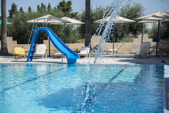 Imagen de la piscina del Hotel Ilios K Village Resort. Foto 18