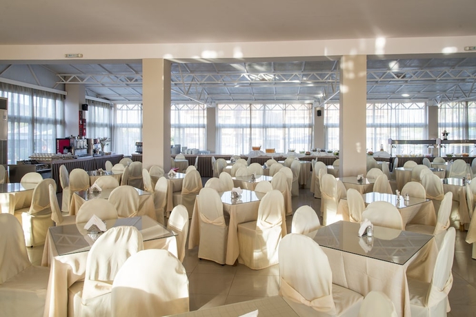 Imagen del bar/restaurante del Hotel Ilios K Village Resort. Foto 2