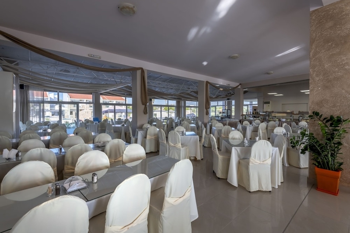 Imagen del bar/restaurante del Hotel Ilios K Village Resort. Foto 4