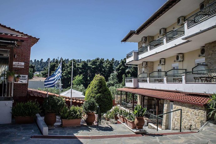 Imagen de los exteriores del Hotel Ilios, Kriopigi. Foto 13