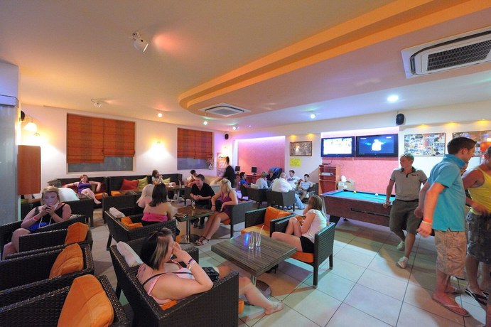 Imagen del bar/restaurante del Hotel Ilios Malia Resort. Foto 4