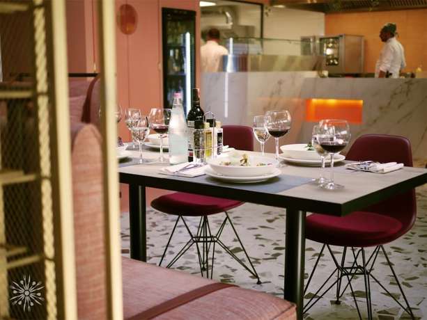 Imagen del bar/restaurante del Hotel Iliria Boutique. Foto 3