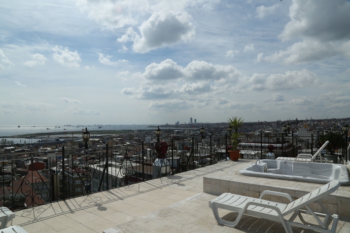 Imagen de los exteriores del Hotel Ilkbal Deluxe and Spa. Foto 12