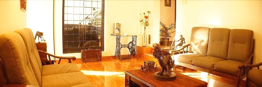 Imagen de los interiores del Hotel Illas Inn. Foto 15