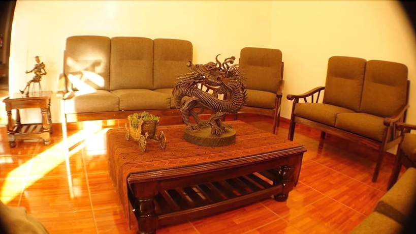 Imagen de los interiores del Hotel Illas Inn. Foto 19