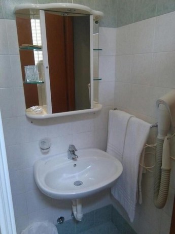 Imagen de la habitación del Hotel Illi. Foto 14
