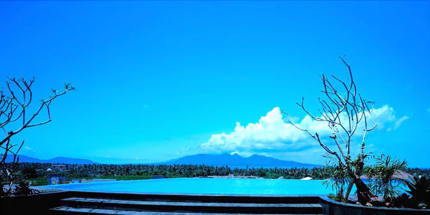 Imagen de la piscina del Hotel Illira Banyuwangi. Foto 18