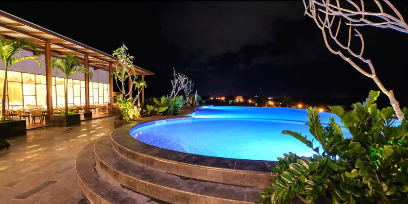 Imagen de la piscina del Hotel Illira Banyuwangi. Foto 19