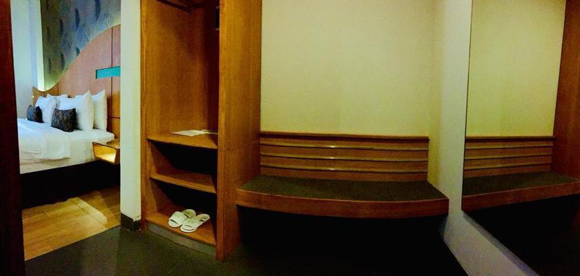 Imagen de la habitación del Hotel Illira Lite Praya Lombok. Foto 14