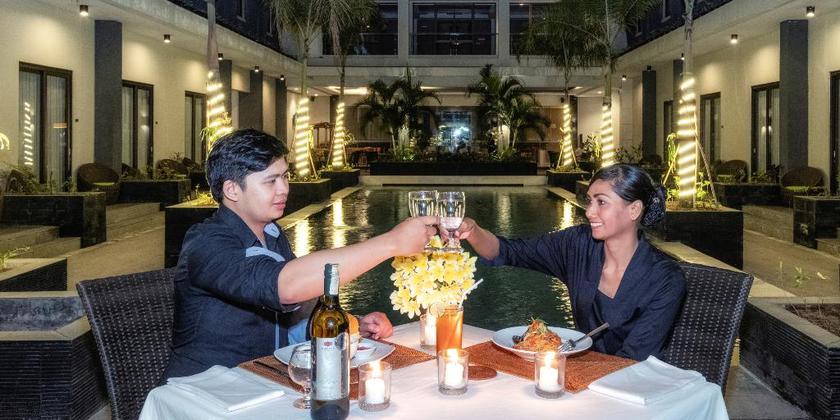 Imagen del bar/restaurante del Hotel Illira Lite Praya Lombok. Foto 9