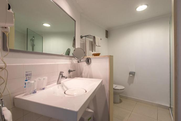 Imagen de la habitación del Hotel Illot Suites. Foto 9