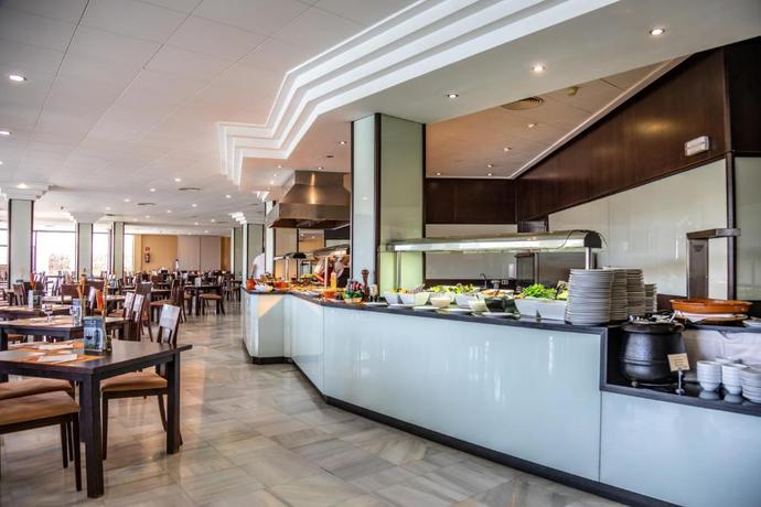 Imagen del bar/restaurante del Hotel Illot Suites. Foto 3