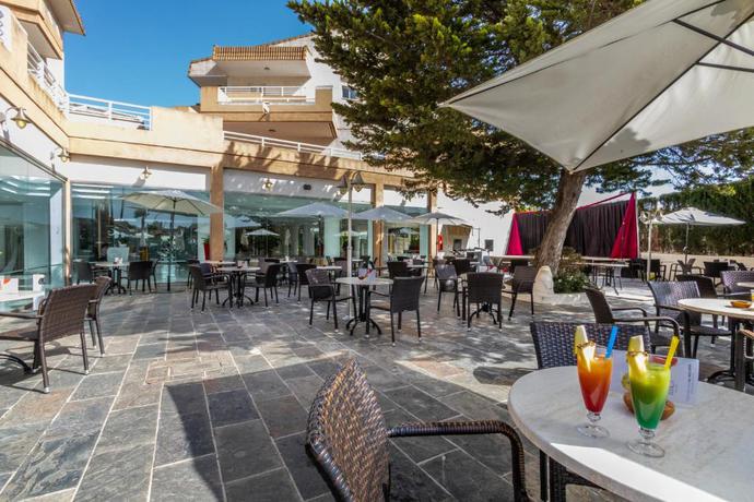 Imagen de los exteriores del Hotel Illot Suites. Foto 11