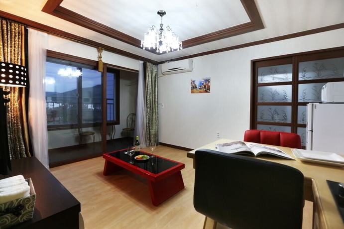 Imagen de la habitación del Hotel Illua Pension. Foto 4