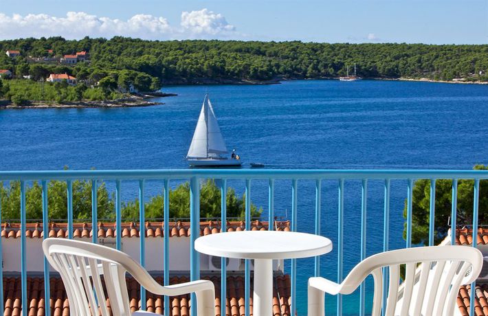 Imagen de la piscina del Hotel Illyrian Resort. Foto 15