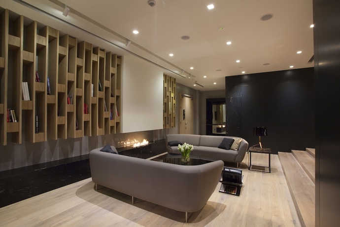 Imagen de los interiores del Hotel Ilonn. Foto 19