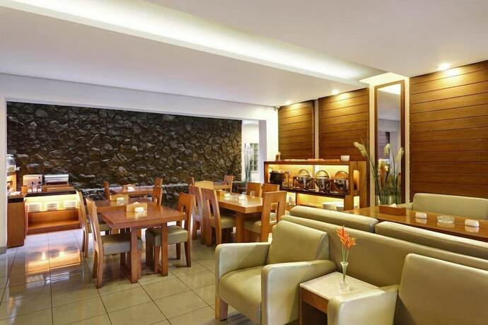 Imagen del bar/restaurante del Hotel Ilos. Foto 17