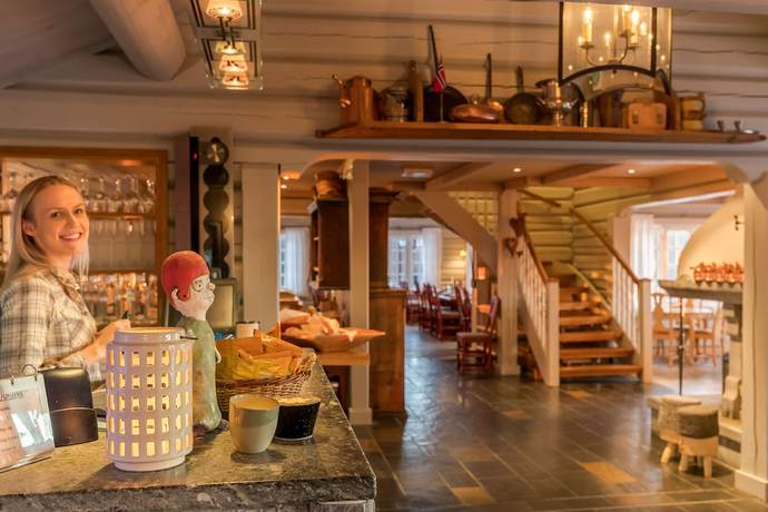 Imagen de los interiores del Hotel Ilsetral. Foto 12