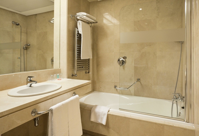 Imagen de la habitación del Hotel Ilunion Alcala Norte. Foto 7