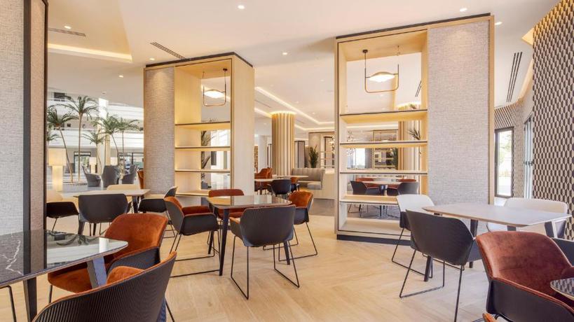 Imagen de los interiores del Hotel Ilunion Alcora Sevilla. Foto 13