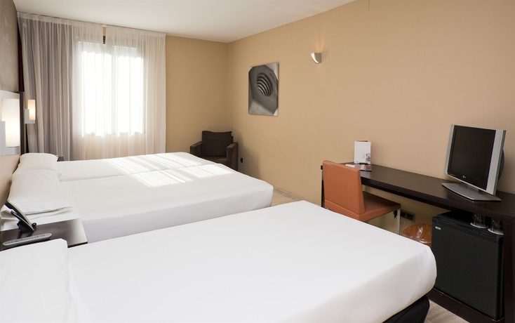 Imagen de la habitación del Hotel Ilunion Almirante. Foto 7