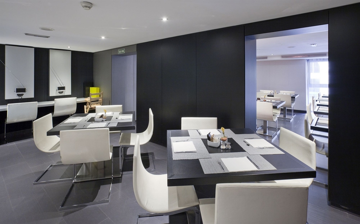 Imagen del bar/restaurante del Hotel Ilunion Almirante. Foto 4