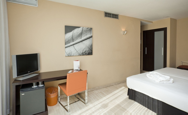 Imagen de la habitación del Hotel Ilunion Almirante. Foto 9