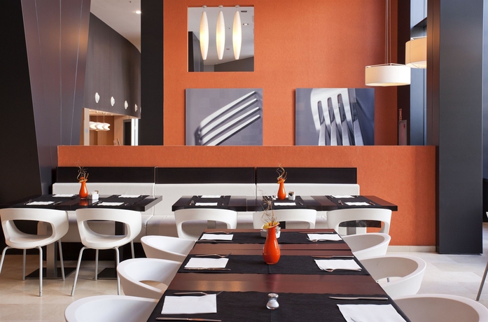 Imagen del bar/restaurante del Hotel Ilunion Aqua 3. Foto 3