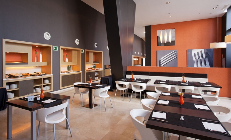 Imagen del bar/restaurante del Hotel Ilunion Aqua 3. Foto 4