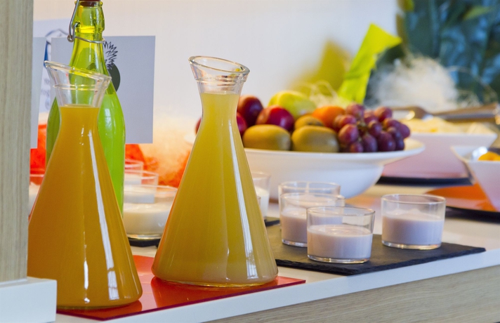 Imagen del bar/restaurante del Hotel Ilunion Aqua 3. Foto 5