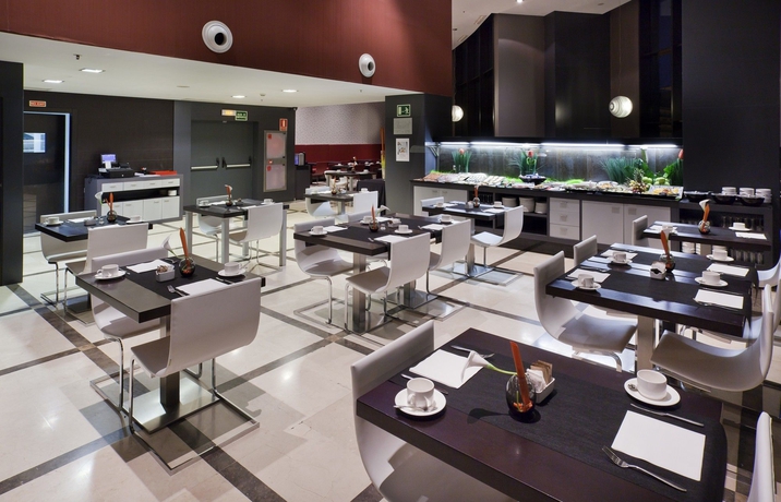 Imagen del bar/restaurante del Hotel Ilunion Aqua 4. Foto 4