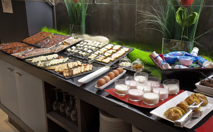 Imagen del bar/restaurante del Hotel Ilunion Aqua 4. Foto 8